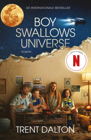Boy Swallows Universe Midprice  door Trent Dalton